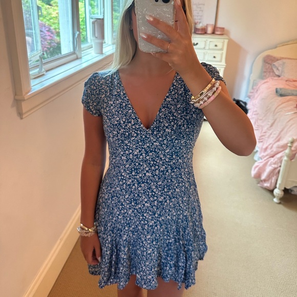 Princess Polly Dresses & Skirts - Princess Polly Blue Floral Mini Dress